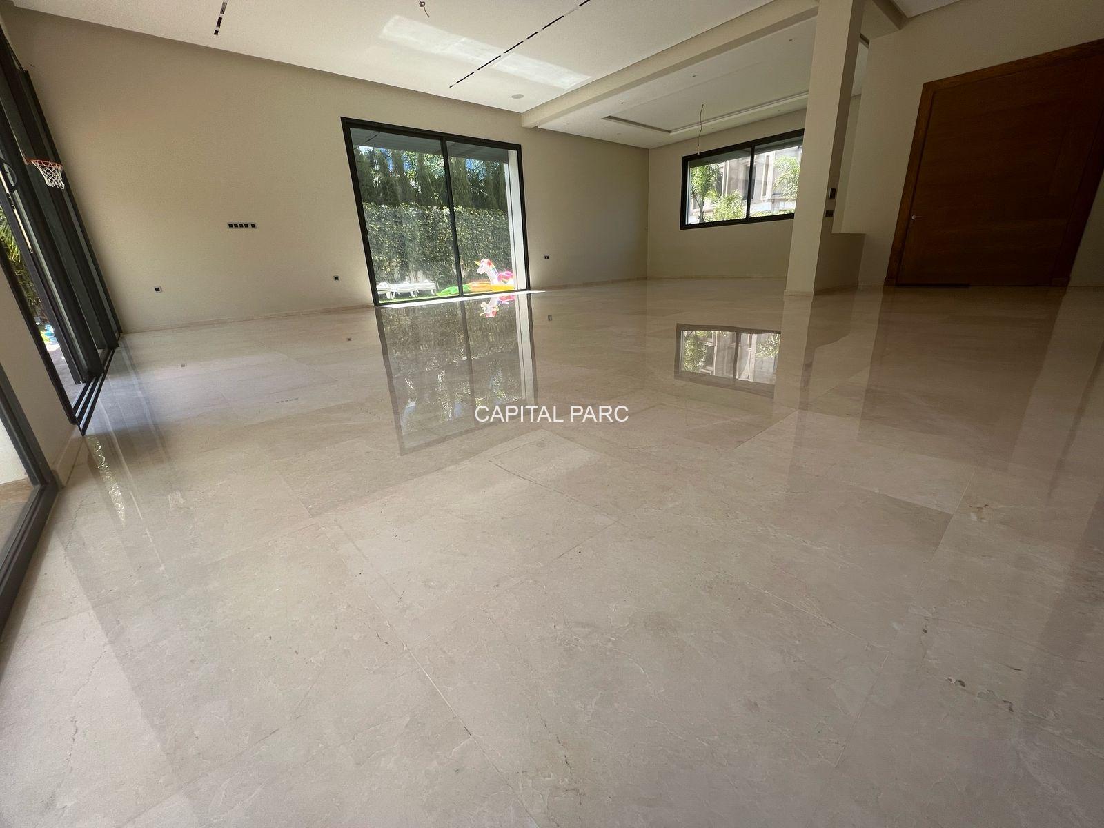 89478307 6777 456e A990 F5f63ceb143d