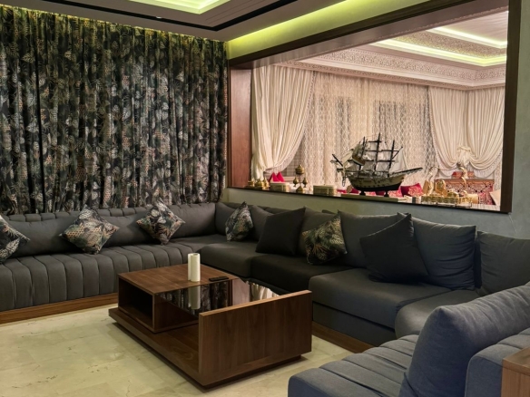 a85131b0 86aa 45b4 978f efef39ec40bd