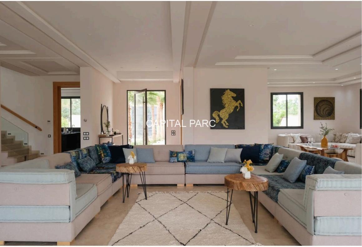 735b105a d78a 4a1f ac4c 261139836364